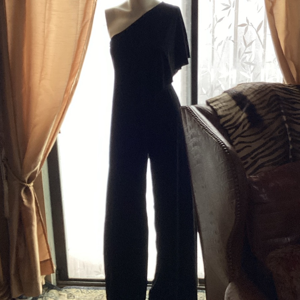 Elegant Black One-Shoulder Jumpsuit